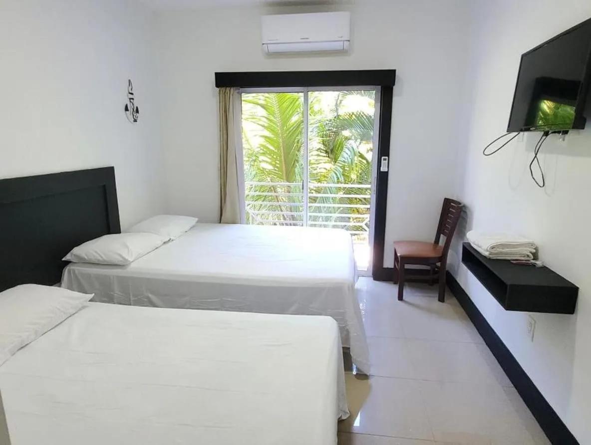 Hotel Marina Roatan Экстерьер фото